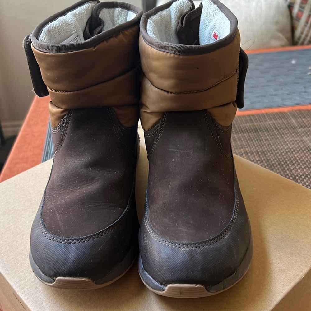 Brown, good condition , size us 4